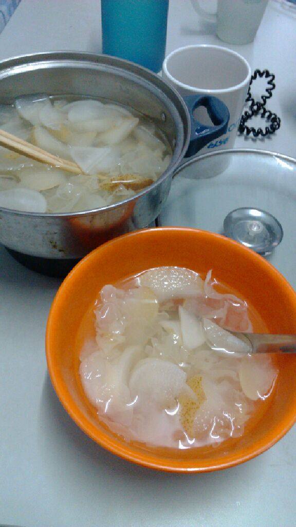 蜂蜜银耳萝卜汤