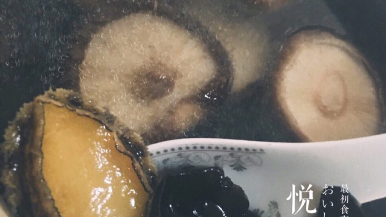鲍鱼萝卜菌菇汤