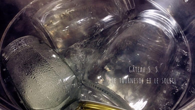 百香果浓浆,果酱瓶开水煮沸10min消毒,然后晾干备用。