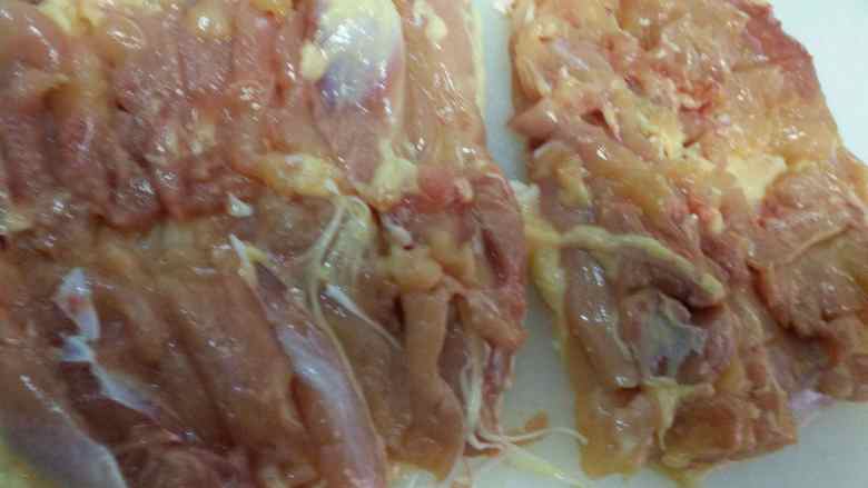 照烧鸡腿,背面肉上划几刀，别切断
