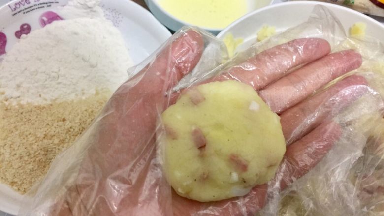 土豆泥饼～我是有多爱土豆啊😋,压成小饼饼