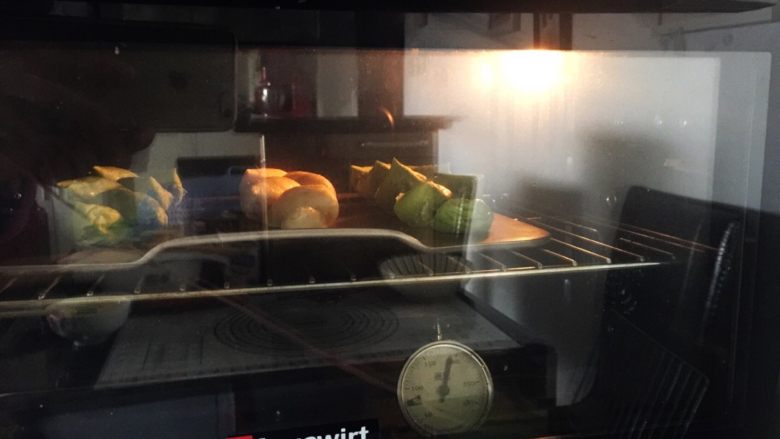 麦穗椰蓉面包,烤箱预热180度上下火20分钟左右(上色记得盖上锡纸哦)