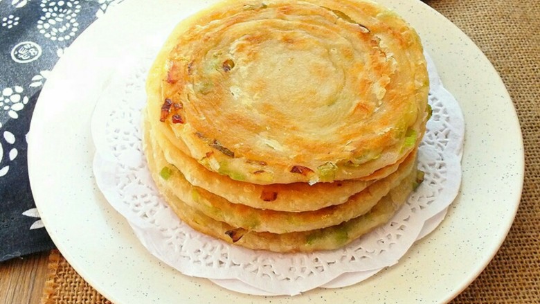 香酥葱花饼,不用就任何菜,直接吃就很好吃