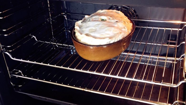 La tourte !包菜,入烤箱,180度,烤50分钟到一个小时。