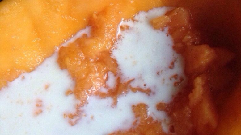 木瓜牛奶,放入<a style='color:red;display:inline-block;' href='/shicai/ 219'>牛奶</a>