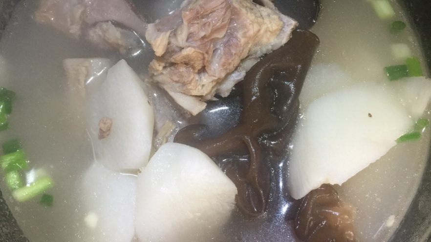 山药木耳猪骨汤