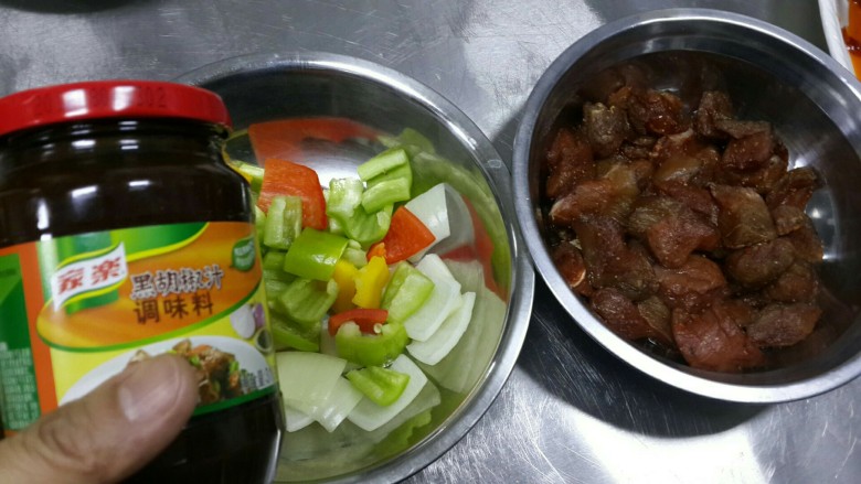 黑椒干爆鸵鸟粒,原料，如图