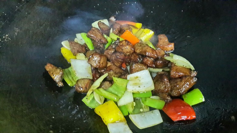 黑椒干爆鸵鸟粒,炒香炒匀