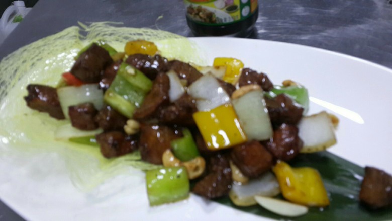 黑椒干爆鸵鸟粒,摆盘，开吃