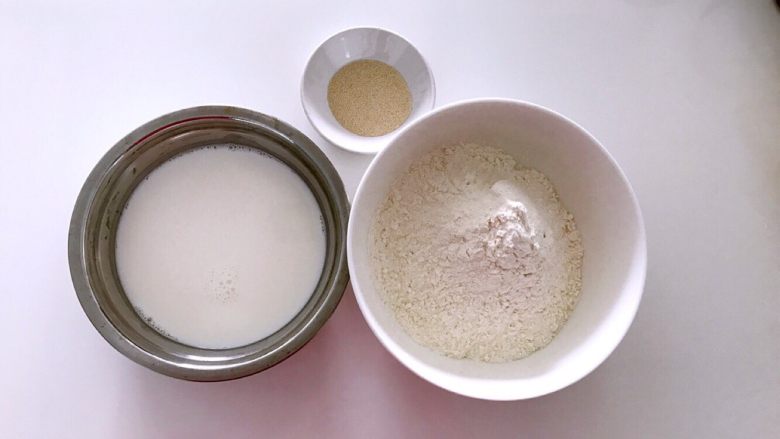 无水向日葵馒头,吃一口记一辈子,准备好食材。