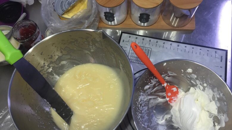 精致手工三明治,材料备齐开始制作