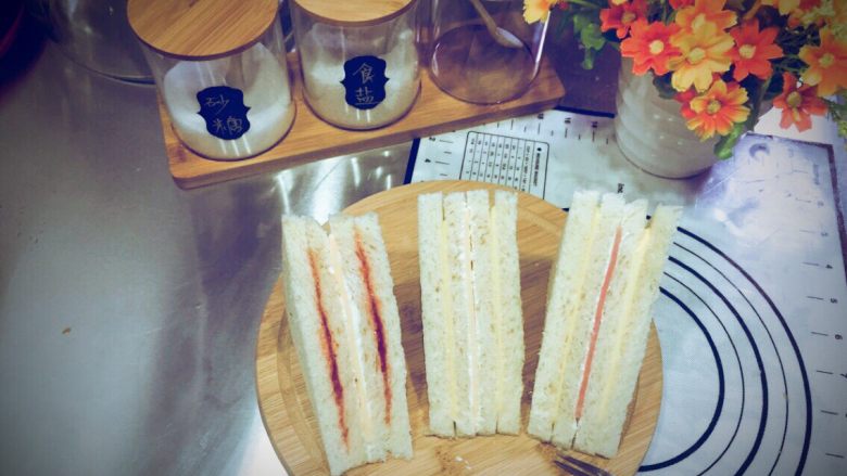 精致手工三明治,三种不同口味三明治完成