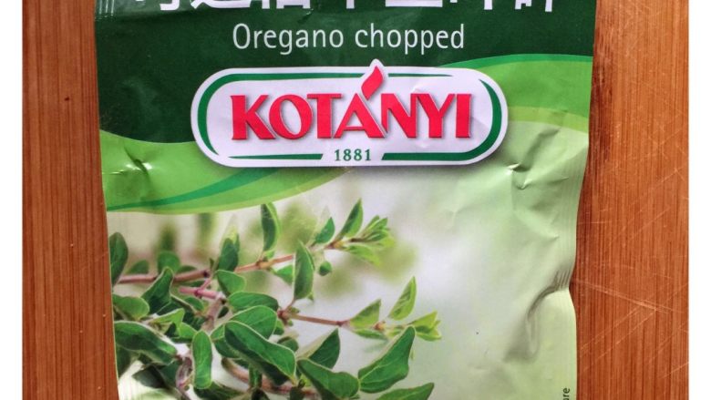 香煎欧式三文鱼排,准备牛至叶香草,如果没有可用黑胡椒粉