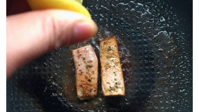 香煎欧式三文鱼排,去除鱼腥味,提香