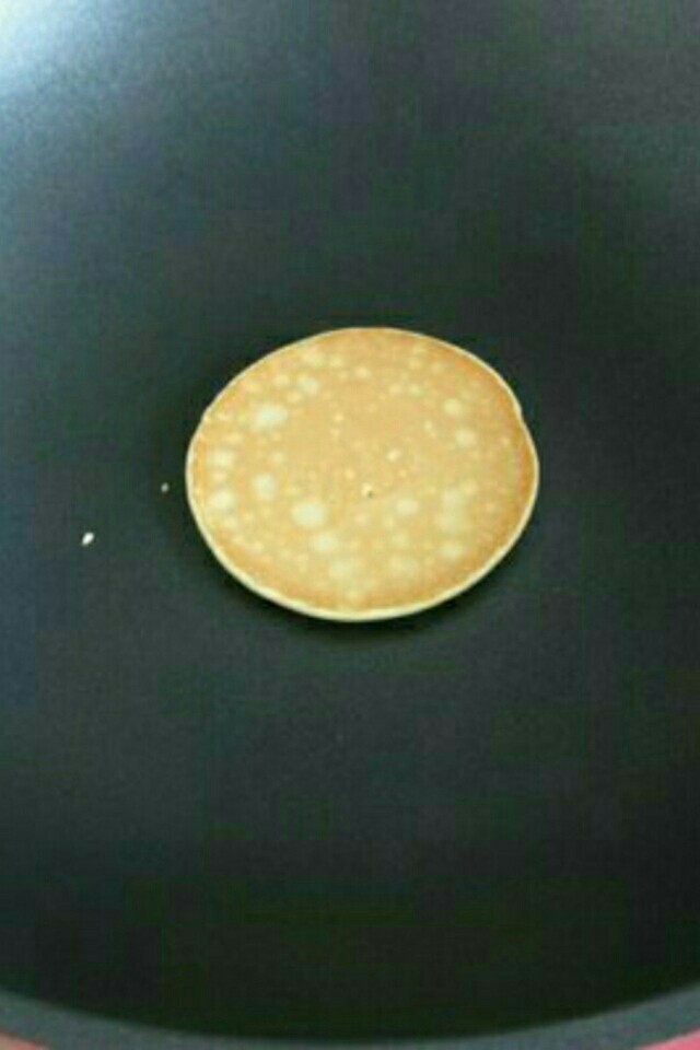 铜锣烧,翻面之后只需要再煎10秒钟就可以出锅了