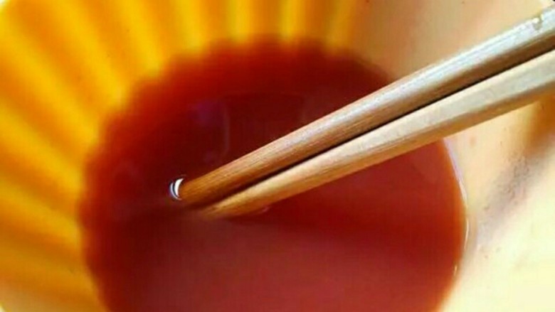 鸡肉裹炒菠萝,面粉和淀粉混合均匀，面粉：生粉=4:1。
