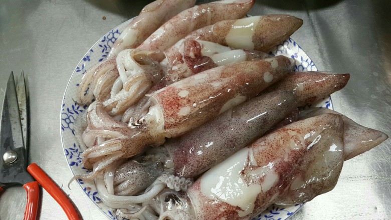 酱煎满籽大籽蜜,洗净,焯水
