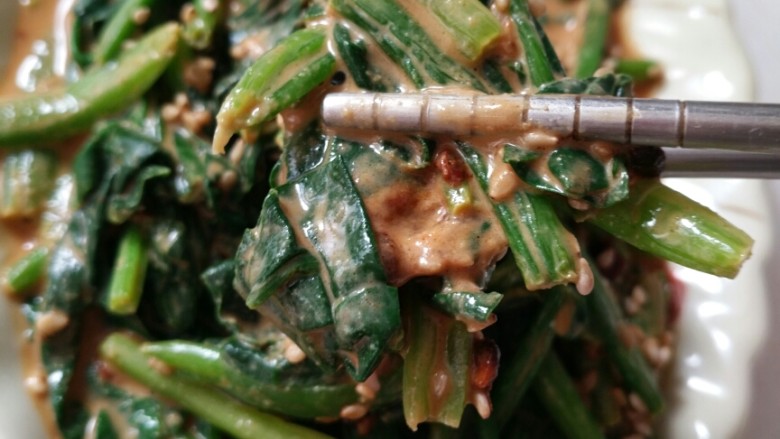 麻酱拌菠菜+#春意绿#,来一口,真的好吃😊