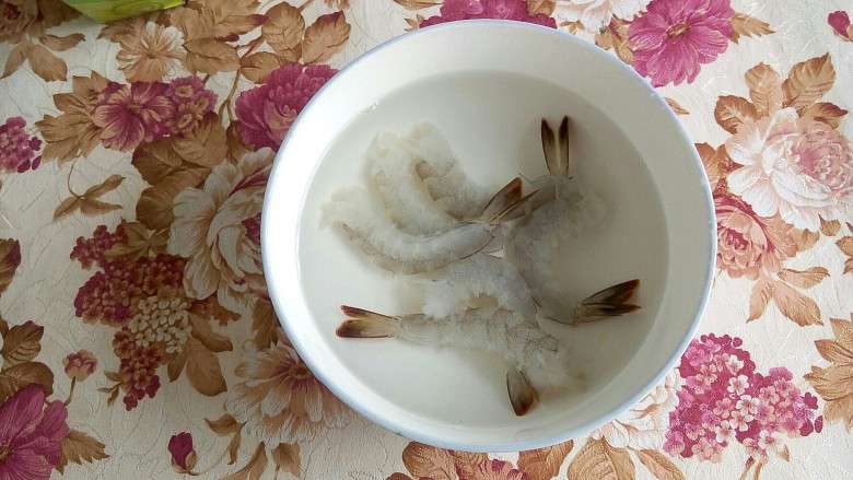 黄金土豆泥虾球,南美虾去壳,去头