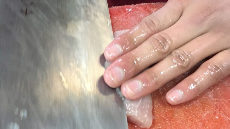 水煮肉片,将<a style='color:red;display:inline-block;' href='/shicai/ 4430'>里脊肉</a>切片