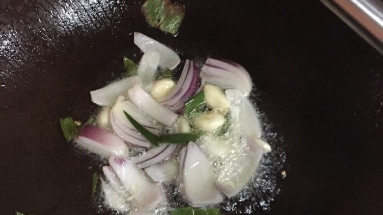 水煮肉片,煸香小料