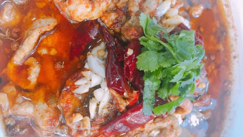 水煮肉片,放上香菜