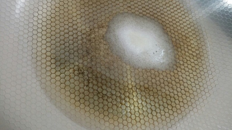 麻辣韭菜竹笋炒羊肚,锅热豆油麻油,放一勺盐
