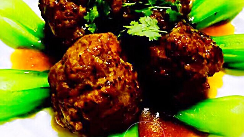 豆腐大肉丸子#春意绿#,炸好的丸子可以做溜丸子或是蒸一下、都是可以的、看个人爱好哟……