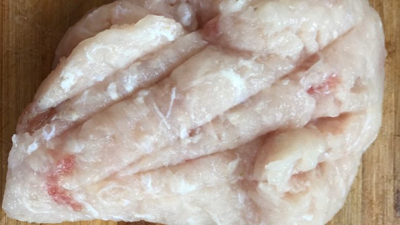 龙利鱼蒸饺,鱼肉剁碎成泥状