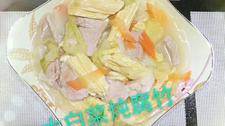 家常大白菜炖腐竹,还可以放入香菇。