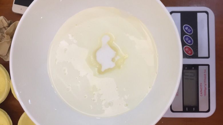 蛋挞
,加入10g细砂糖