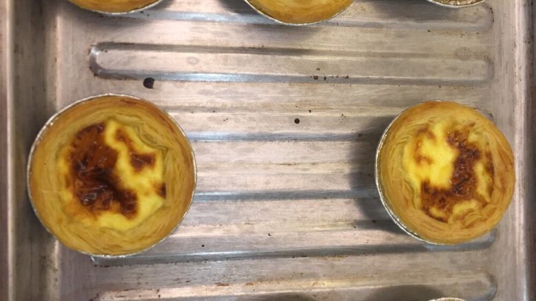 蛋挞
,完成啦，我觉得有点糊的表面更诱人