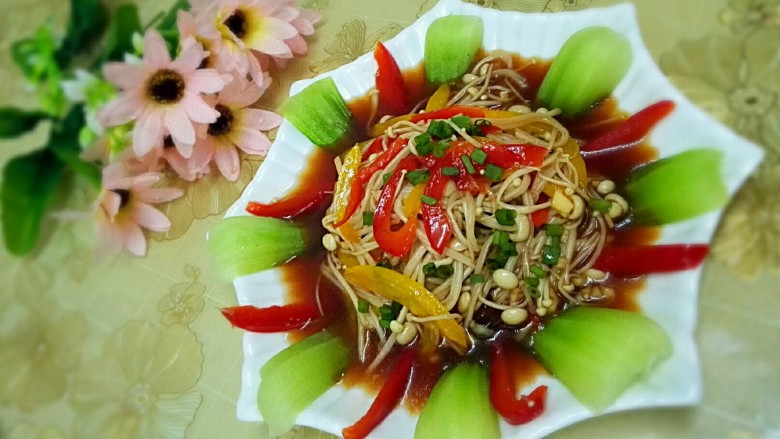 凉拌金针菇#春意绿#,装盘撒点葱花,欧了😁😁😁