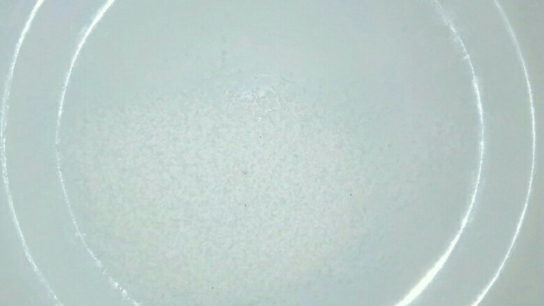 干吃汤圆~团团圆圆,烧水的过程中,把椰蓉铺在盘子里