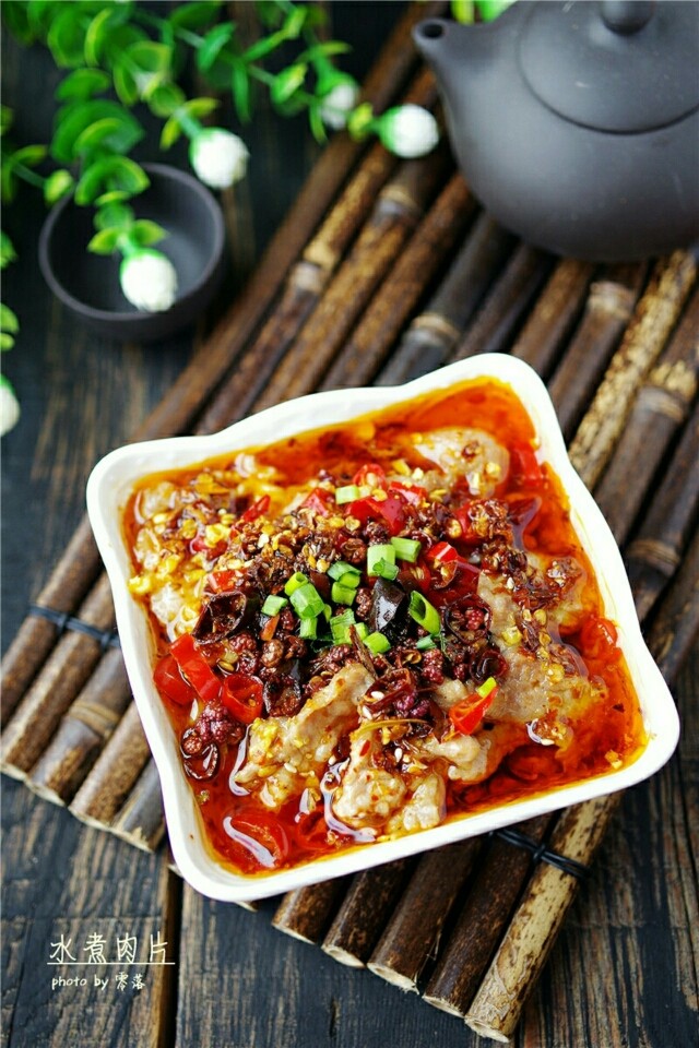 水煮肉片,快来吃吧,香辣美味!