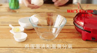 5分钟完成早餐 香浓日式厚蛋烧鸡蛋卷,将<a style='color:red;display:inline-block;' href='/shicai/ 9'>鸡蛋</a>蛋清和蛋黄分离,蛋清中加少许盐