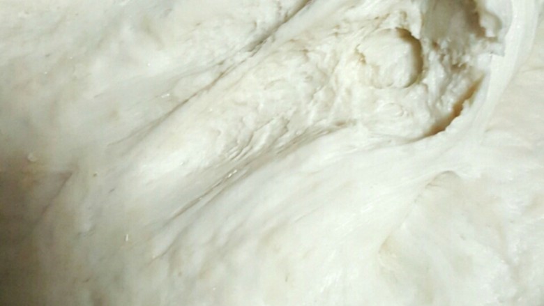 椒盐发面饼,温水先化开<a style='color:red;display:inline-block;' href='/shicai/ 731'>酵母</a>,加糖,然后和面,发酵到比原来面团体积的1倍大。