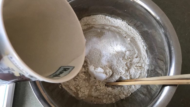 10分钟快速发面蒸肉包,加温水35-40度的温水!