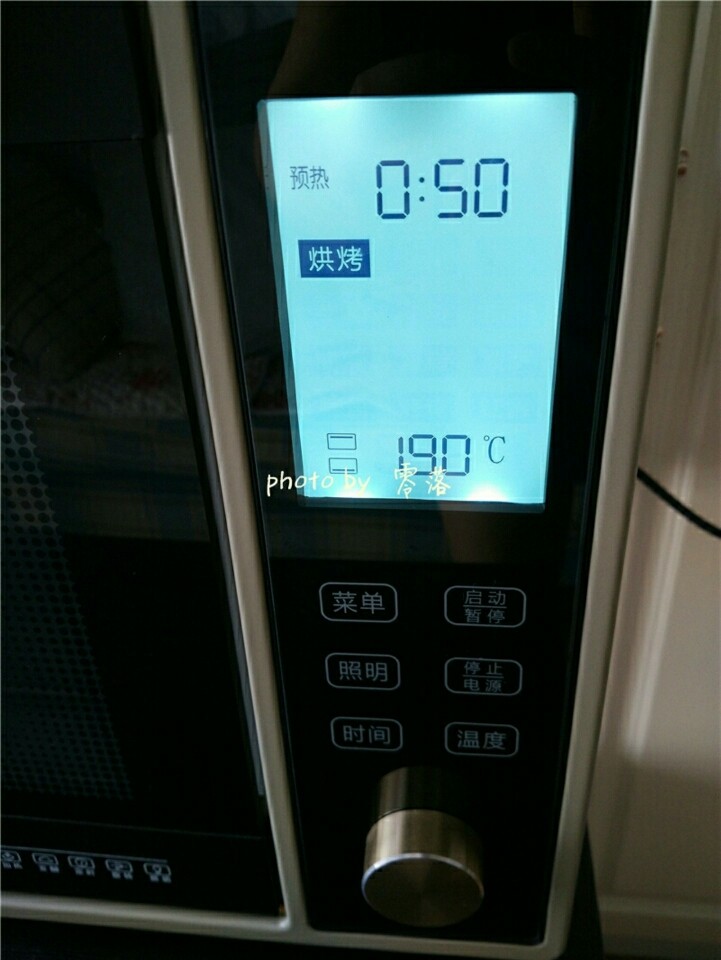 黑椒烤羊排,烤箱上下火190度,启动预热程序;
