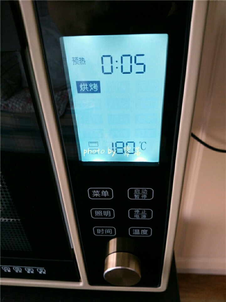 黑椒烤羊排,烤箱上下火180度,再烤5分钟;