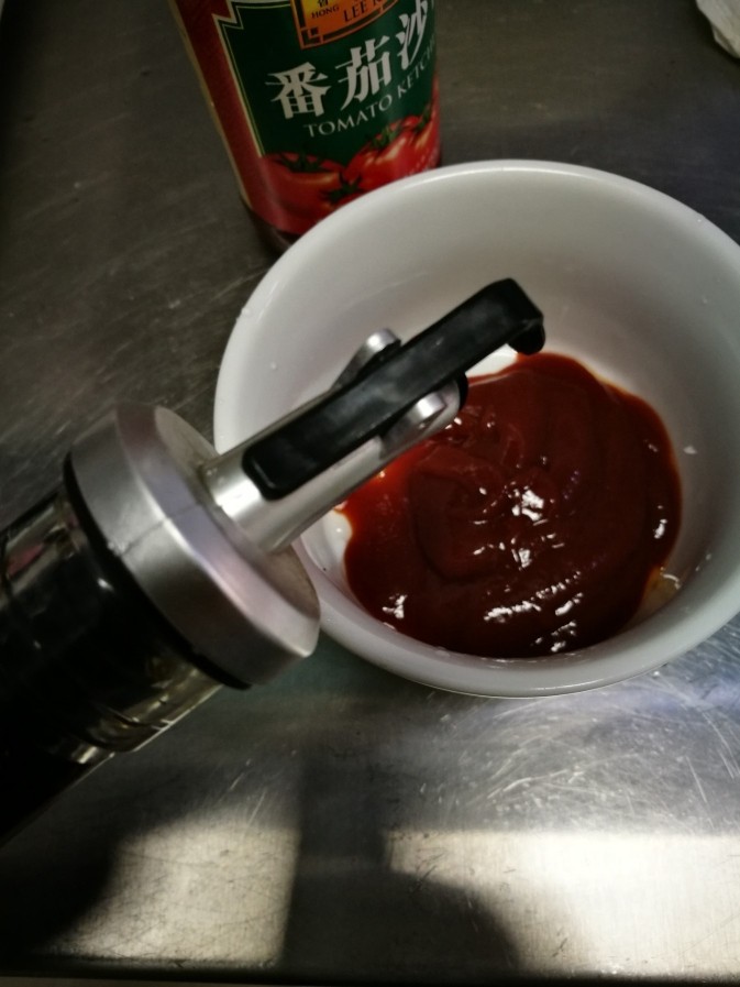 糖醋里脊,加两勺<a style='color:red;display:inline-block;' href='/shicai/ 750'>陈醋</a>（醋量可酌情增减）。