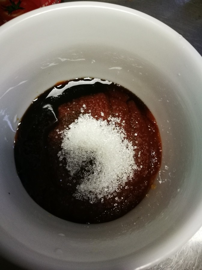 糖醋里脊,加入白糖。