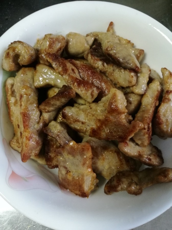 糖醋里脊,里脊全部炸好后，再一起复炸一次，待用。