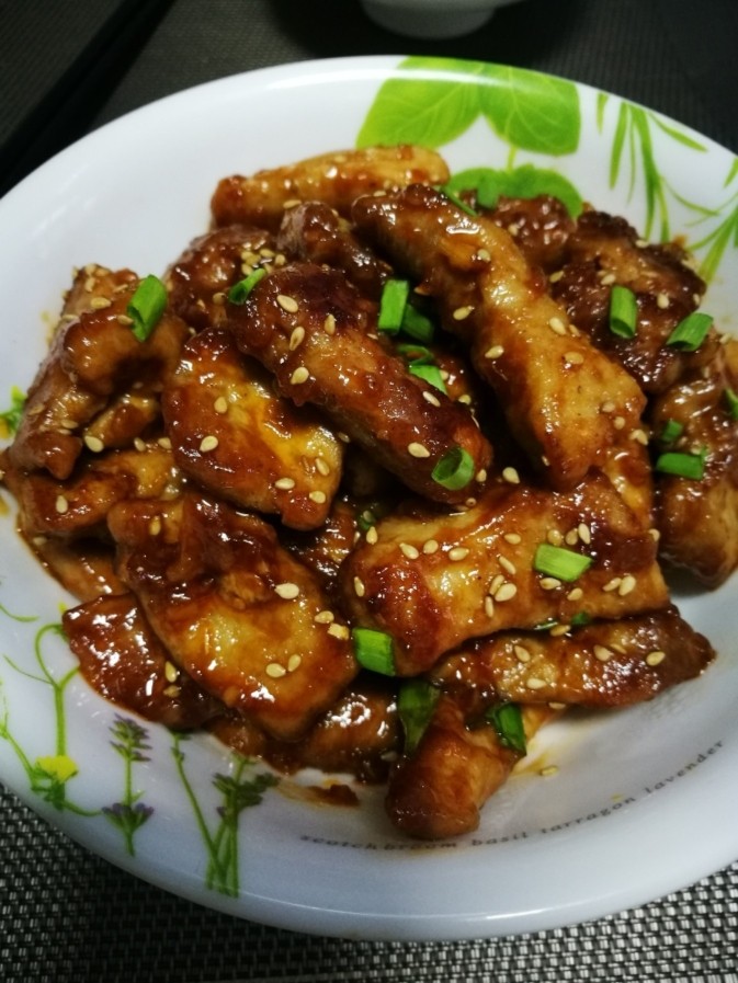 糖醋里脊,啦啦啦，出锅装盘。