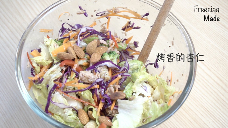 金枪鱼 意面沙拉（视频菜谱）,最后倒入烤香的杏仁