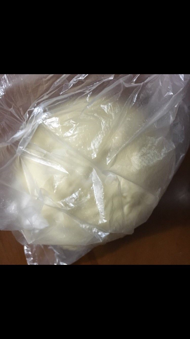 红糖肉桂吐司,装进保鲜袋扎起来,放入冰箱冷藏发酵20小时左右