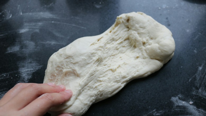 ≈小猪豆沙包≈,取出重新揉,充分排气