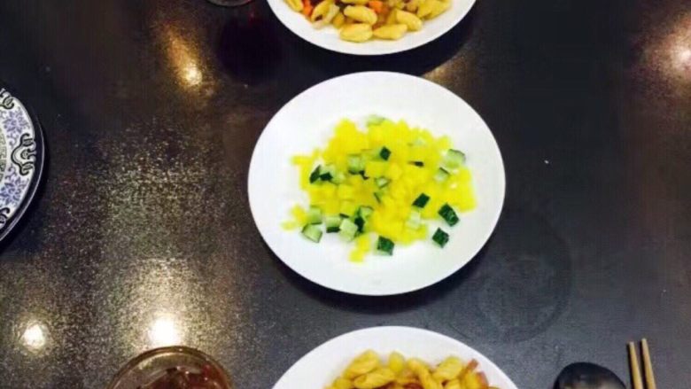 红烧贝壳面,配上酸甜味的萝卜条、来点小酒,不错的一顿晚餐