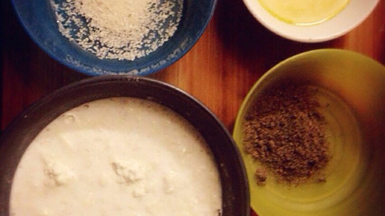 三色煎奶豆腐,准备食材，面粉和<a style='color:red;display:inline-block;' href='/shicai/ 219'>牛奶</a>混合搅拌均匀