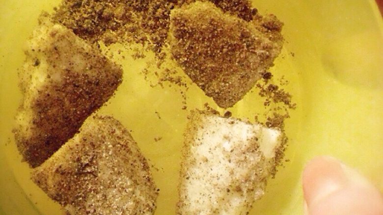 三色煎奶豆腐,一些裹上芝麻粉